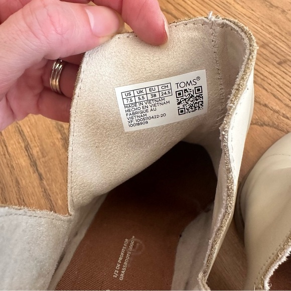 Toms Everly Cutout Block Heel Ankle Booties Beige Leather Size 7.5 Women’s Shoes - Picture 9 of 10